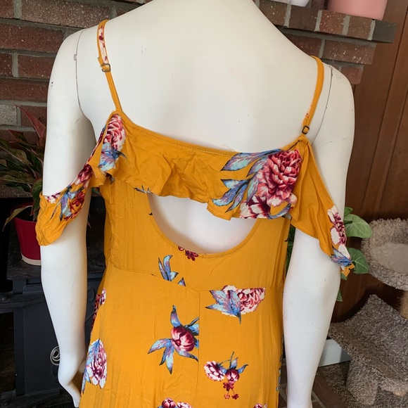 Yellow Button down strappy ruffle maxi - Picture 4 of 7